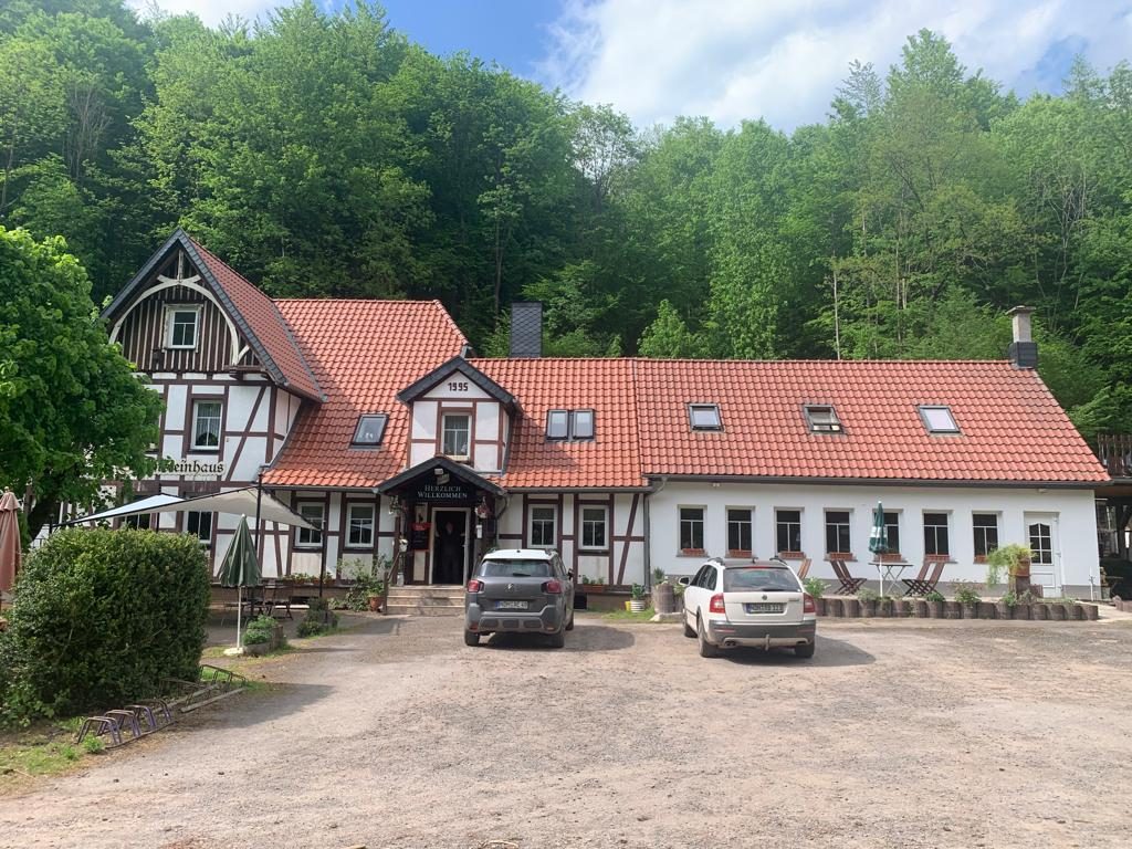 Das Braunsteinhaus heute, Fachwerkhaus mit dem Jahr 1995 über dem Eingang